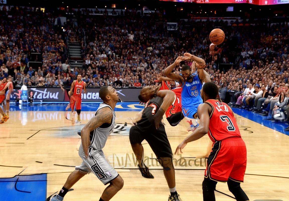 2015-2016 NBA赛季马刺VS雷霆巅峰对决回顾(图1)